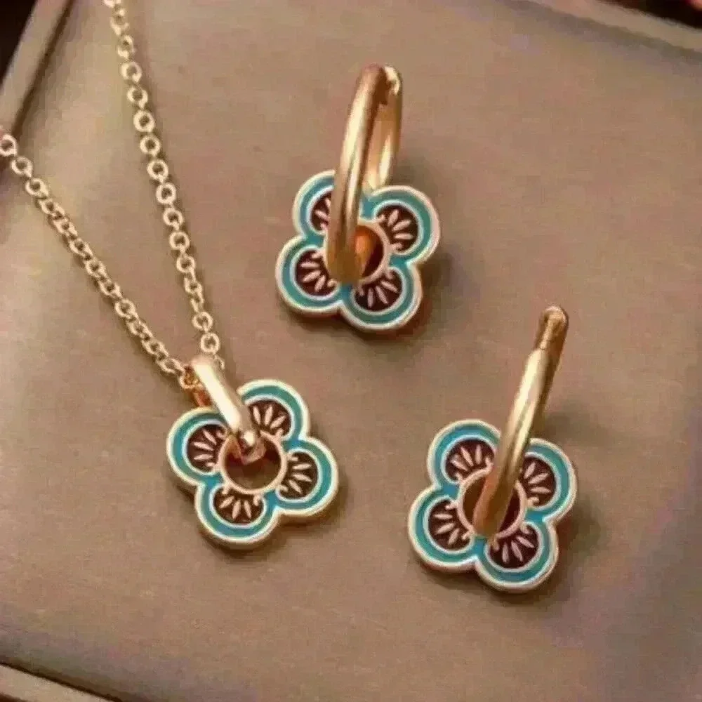 Clover Enamel Pendant & Earrings Set in Gold Necklace